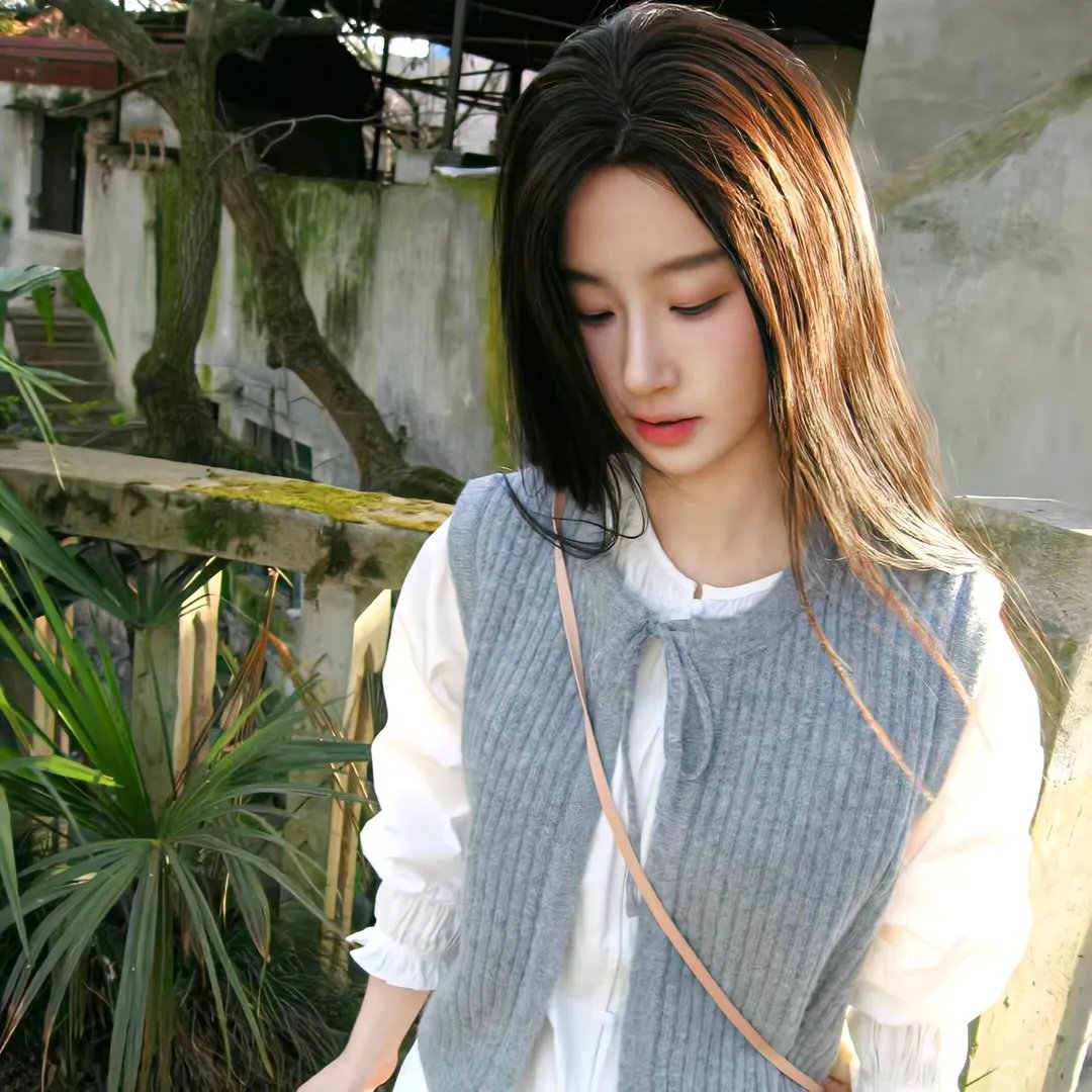 踉跄的女孩